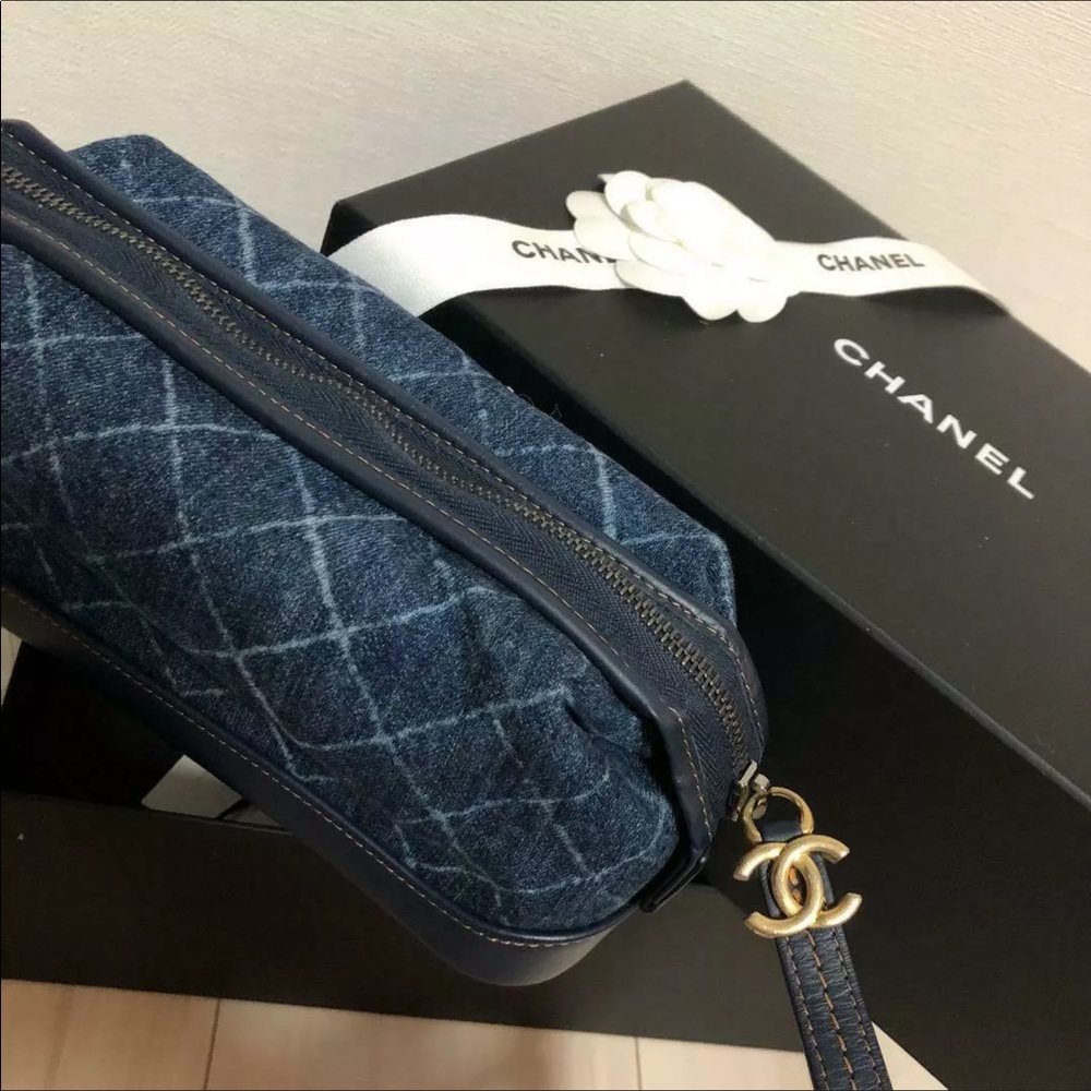 💙Chanel Cosmetic Case💙
